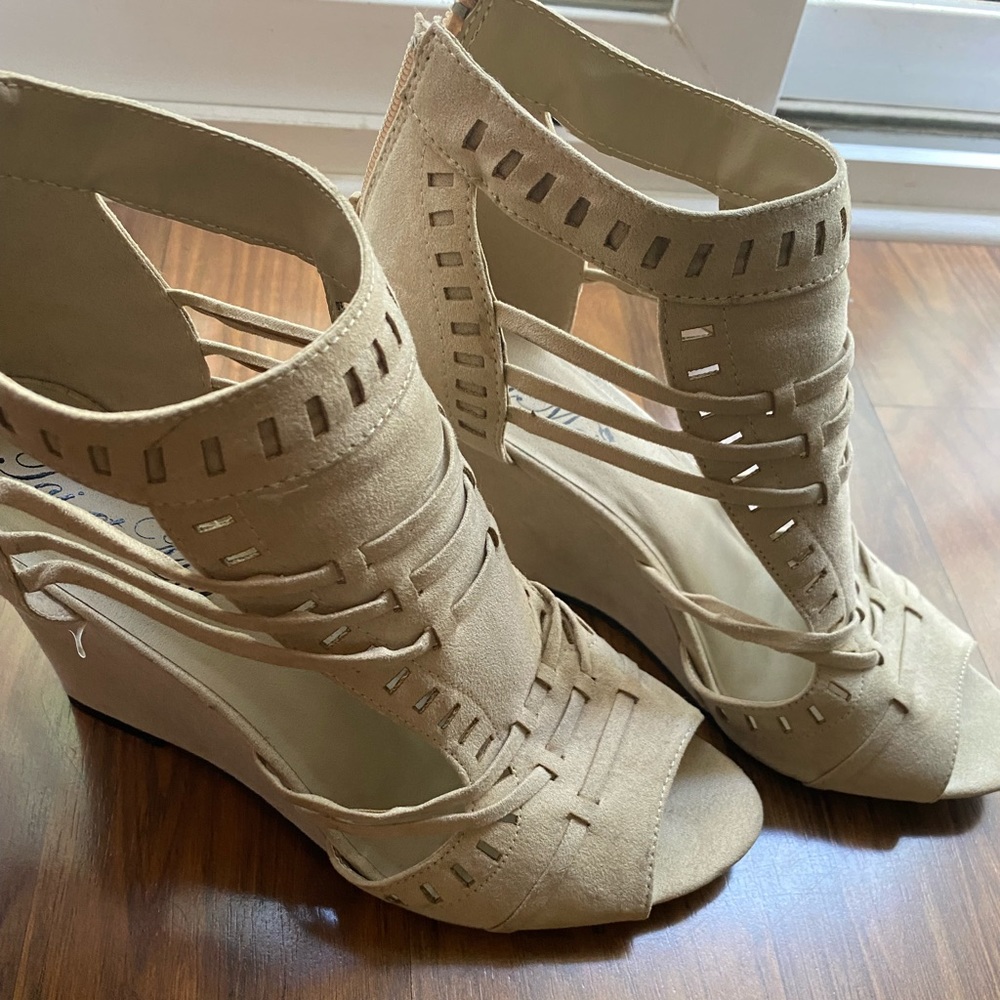 Women’s shoes